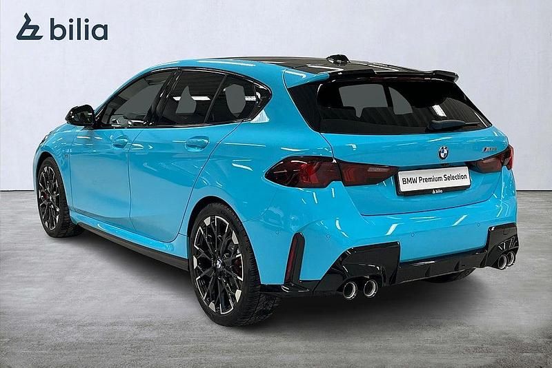 Begagnad BMW M135 Comfort Edition 2026 Blå Halvkombi