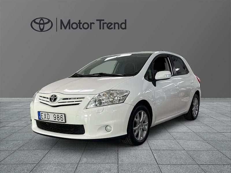 Vit Begagnad 2011 Toyota Auris | 79 900 kr (Marknadspris) - Bild 1/4