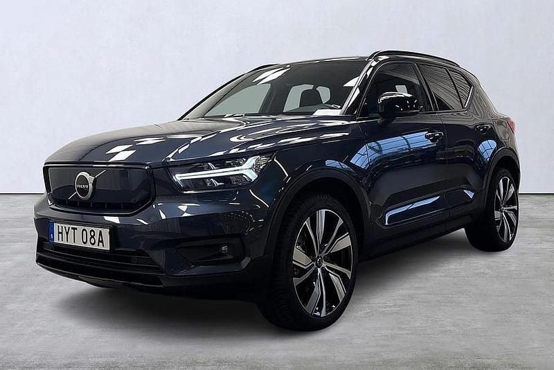 Mörkblå Begagnad 2022 Volvo XC40 Plus SUV | 334 900 kr - Bild 1/4