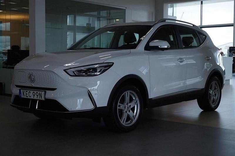 Vit Begagnad 2021 MG ZS Luxury Sedan | 229 900 kr (Superpris) - Bild 1/4