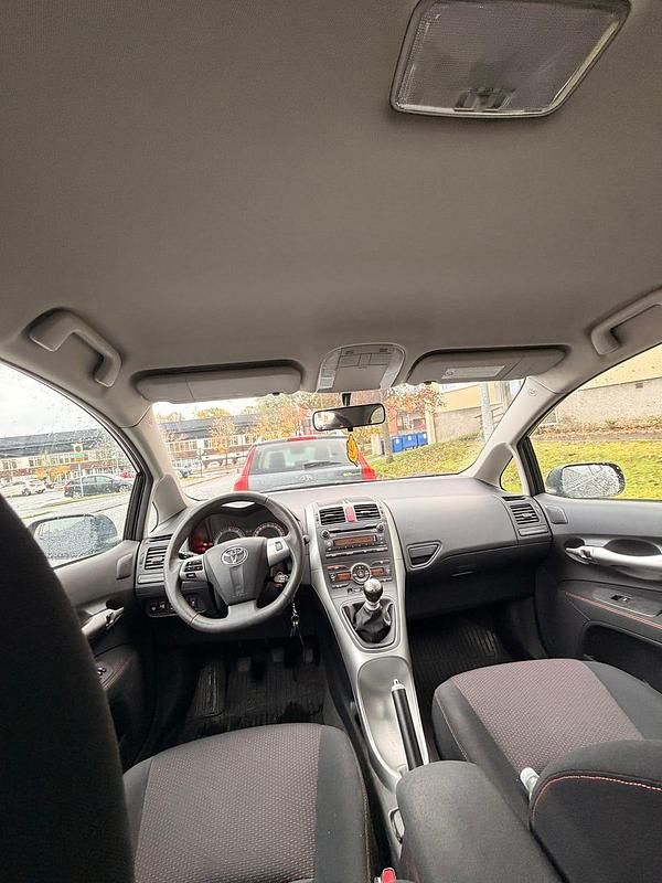 Begagnad 2010 Toyota Auris Halvkombi | 55 900 kr (Marknadspris) - Bild 1/4