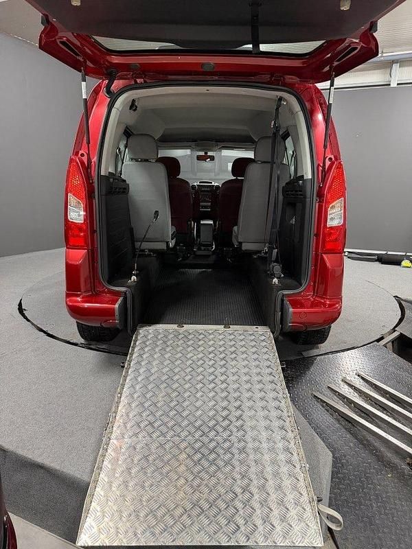 Begagnad Citroën Berlingo 92 HK (67 kW) 2011 Röd Minibuss