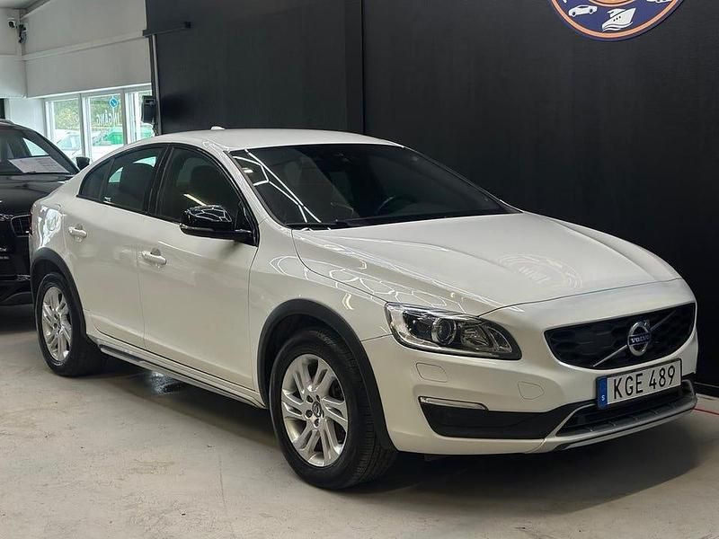 Begagnad Volvo S60 CC Momentum 221 HK (162 kW) 2018 Vit Sedan