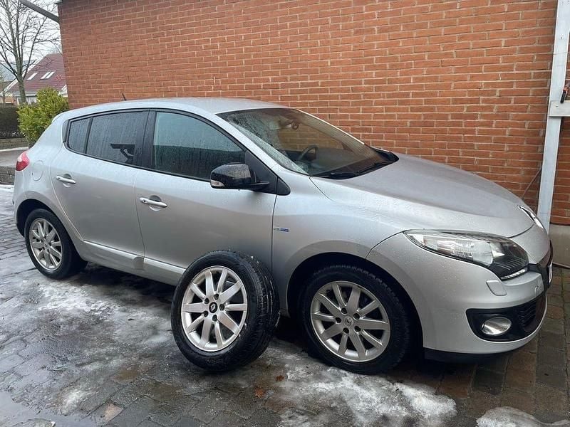Silver Begagnad 2012 Renault Mégane III Halvkombi | 49 500 kr (Marknadspris) - Bild 1/4