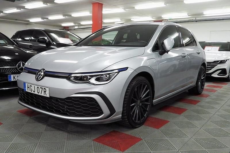 Begagnad VW Golf VIII GTE 245 HK (180 kW) 2020 Silver Halvkombi