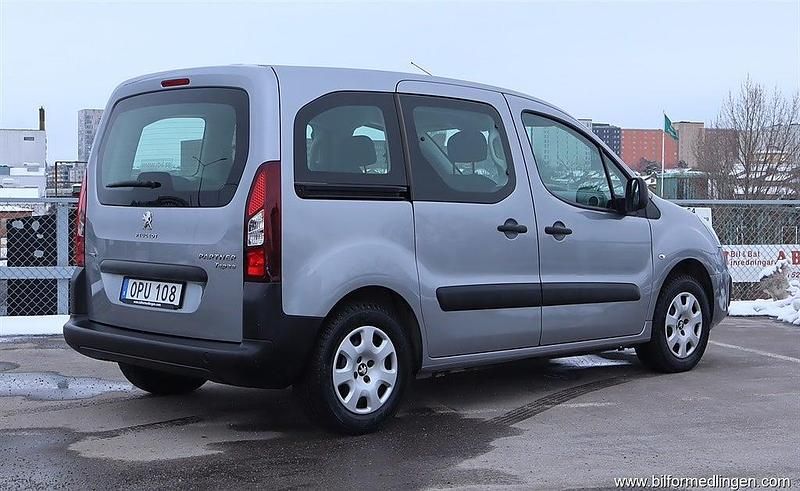 Begagnad Peugeot Partner Tepee S 110 HK (80 kW) 2017 Grå svart Minibuss
