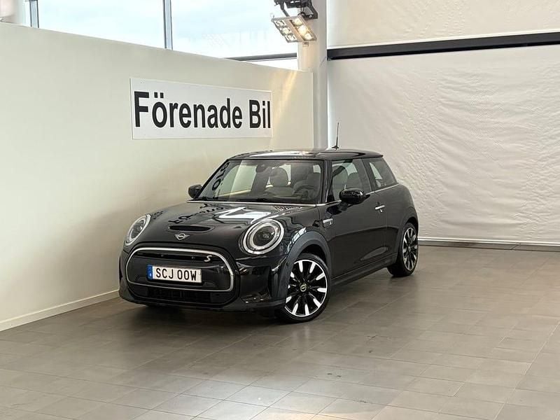Svart Begagnad 2022 Mini Cooper SE Halvkombi | 239 000 kr (Dyr) - Bild 1/4