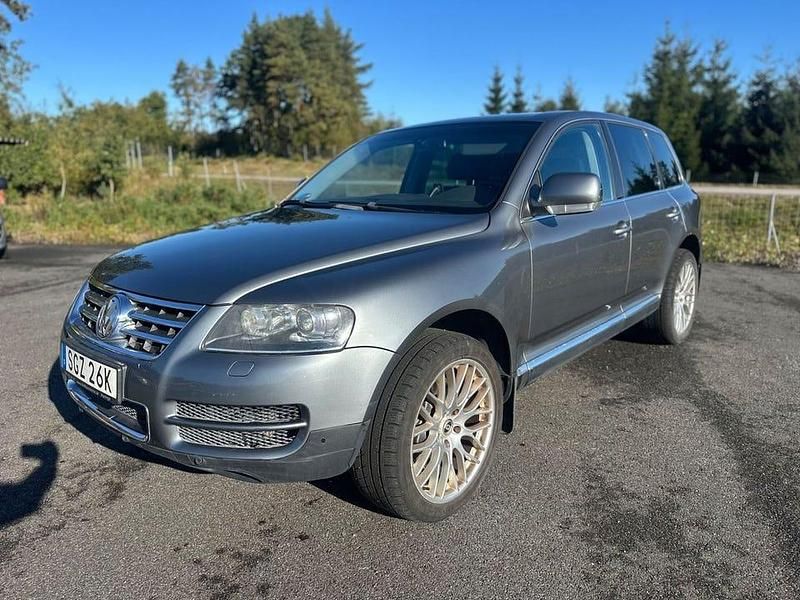 Grå Begagnad 2006 VW Touareg SUV | 70 000 kr - Bild 1/4
