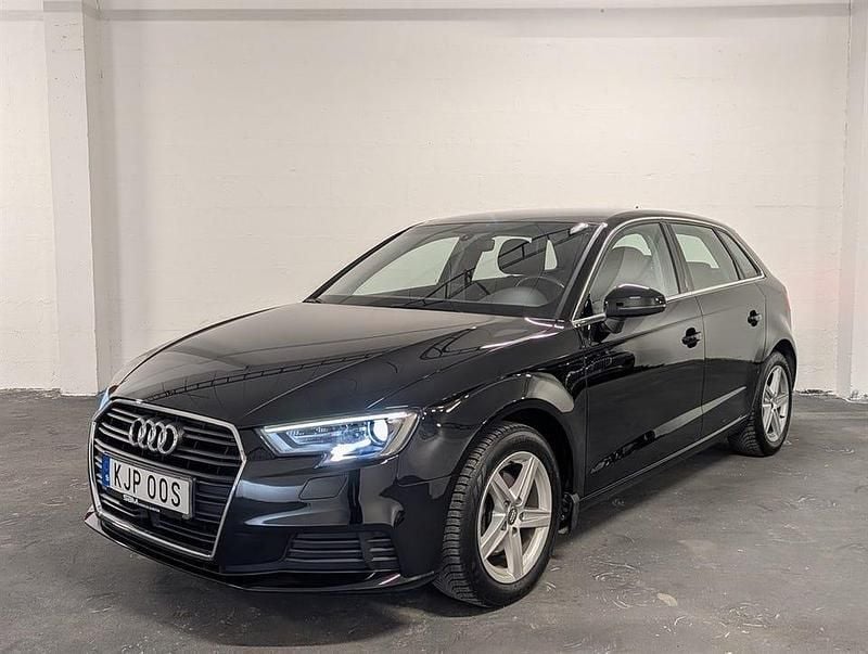 Svart Begagnad 2019 Audi A3 Sportback Proline Halvkombi | 164 900 kr (Marknadspris) - Bild 1/4