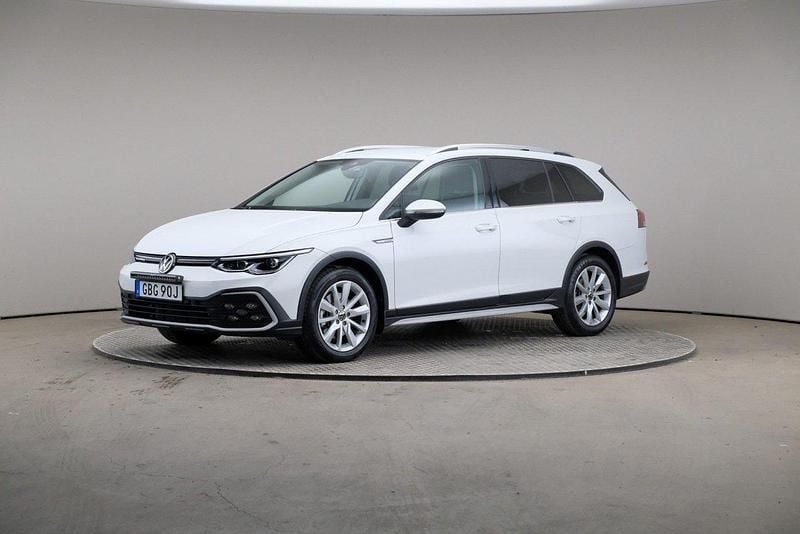 Vit Begagnad 2022 VW Golf Alltrack Kombi | 359 000 kr (Marknadspris) - Bild 1/4