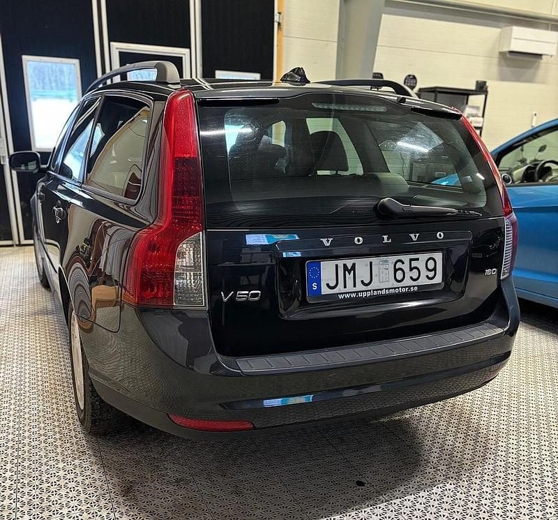 Grå Begagnad 2008 Volvo V50 Kinetic Kombi | 29 900 kr (Superpris) - Bild 1/4