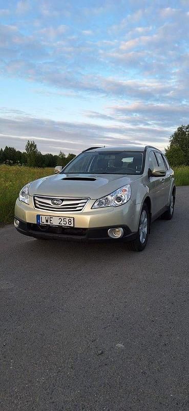 Gul Begagnad 2011 Subaru Outback SUV | 45 000 kr (Marknadspris) - Bild 1/4