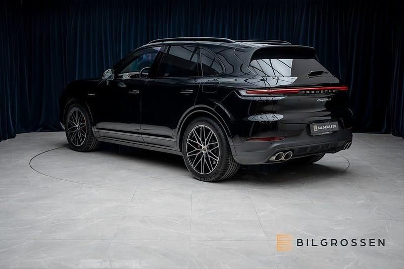 Begagnad Porsche Cayenne S E-Hybrid 520 HK (382 kW) 2024 Svart SUV