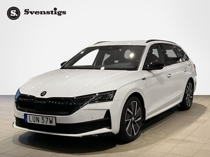 Vit Begagnad 2024 Skoda Octavia SportLine Kombi | 374 900 kr (Dyr) - Bild 1/4