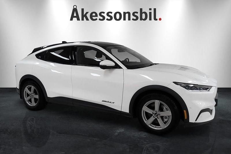 Begagnad Ford Mustang Mach-E 221 kW (301 HK) 2021 Vit SUV