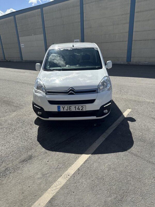 Vit Begagnad 2016 Citroën Berlingo Minibuss | 70 000 kr (Marknadspris) - Bild 1/4