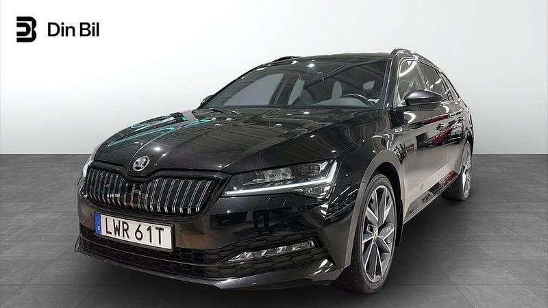 Svart Begagnad 2020 Skoda Superb Kombi | 309 000 kr (Marknadspris) - Bild 1/4