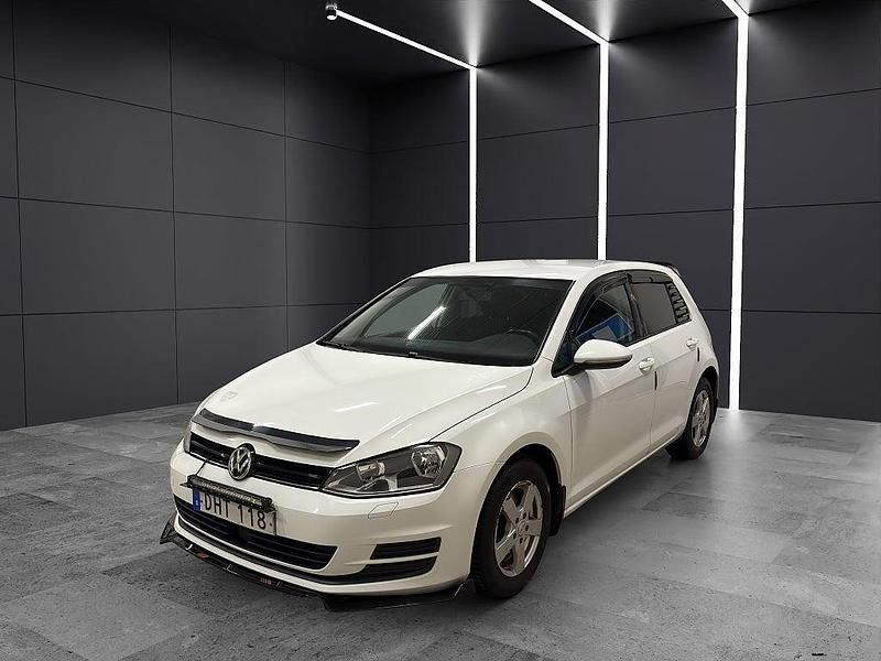 Begagnad VW Golf VII 110 HK (80 kW) 2016 Vit Halvkombi