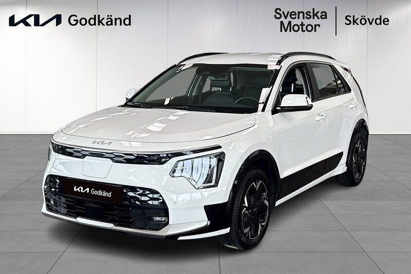 Vit Begagnad 2023 Kia e-Niro SUV | 329 200 kr (Bra pris) - Bild 1/4