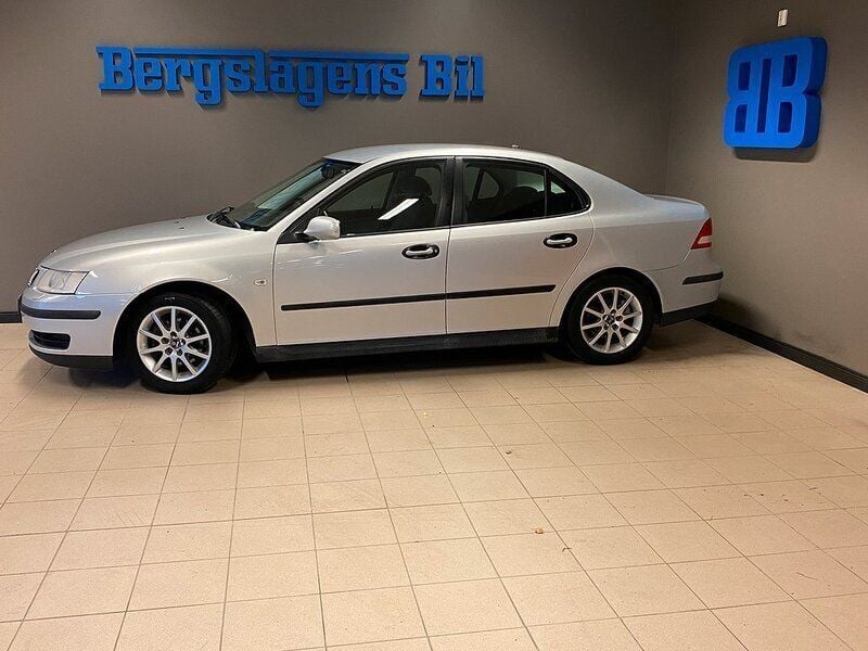 Ljusgrå Begagnad 2002 Saab 9-3 Linear Sedan | 29 900 kr (Dyr) - Bild 1/4