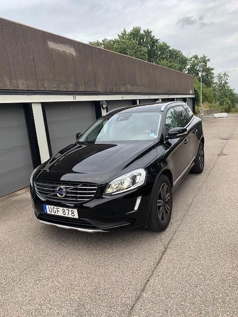 Svart Begagnad 2017 Volvo XC60 Standard SUV | 259 000 kr (Bra pris) - Bild 1/4