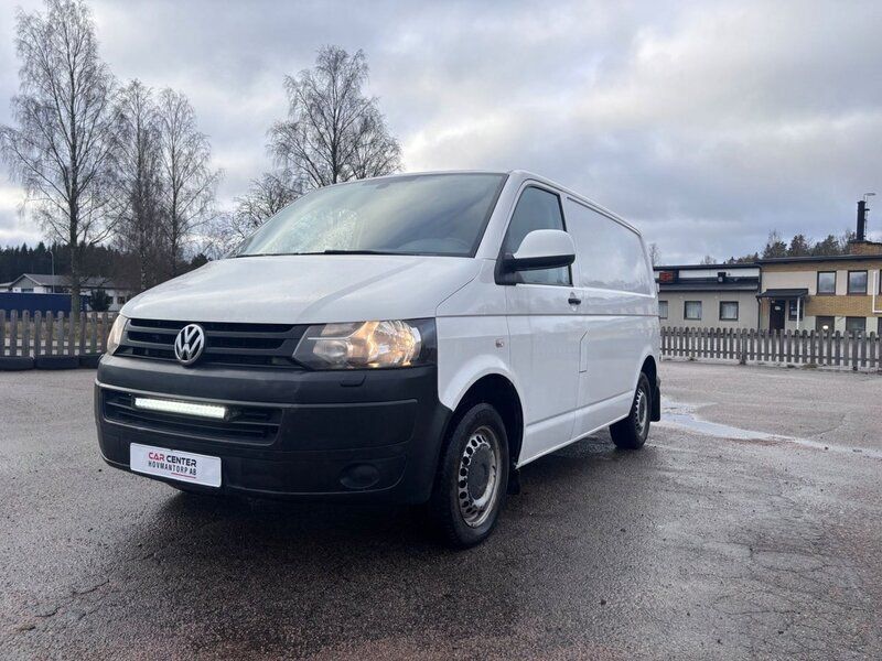 Vit Begagnad 2014 VW T5 Van | 99 900 kr (Marknadspris) - Bild 1/4