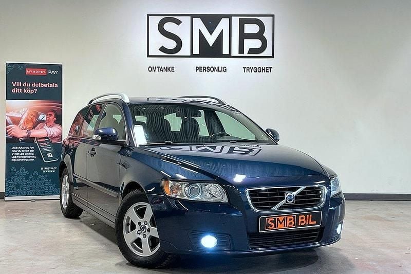 Blå Begagnad 2011 Volvo V50 Momentum Kombi | 49 900 kr (Marknadspris) - Bild 1/4
