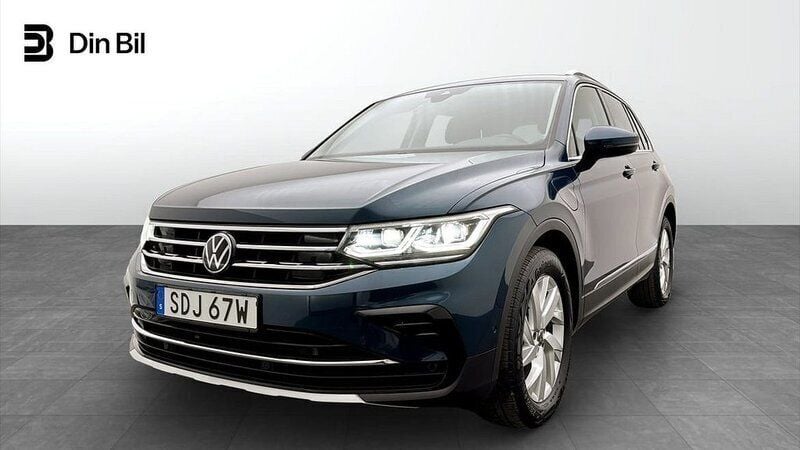 Blå (nightshade blue metallic) Begagnad 2023 VW Tiguan SUV | 369 900 kr (Bra pris) - Bild 1/4