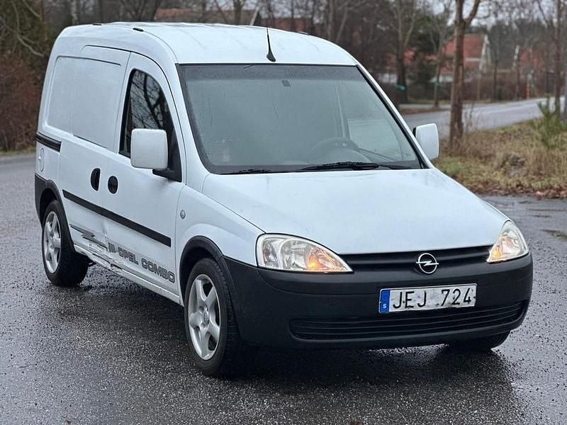 Vit Begagnad 2009 Opel Combo Van | 19 900 kr (Marknadspris) - Bild 1/4