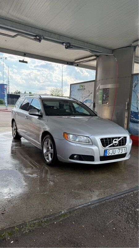 Grå Begagnad 2010 Volvo V70 Summum Kombi | 39 900 kr (Bra pris) - Bild 1/4
