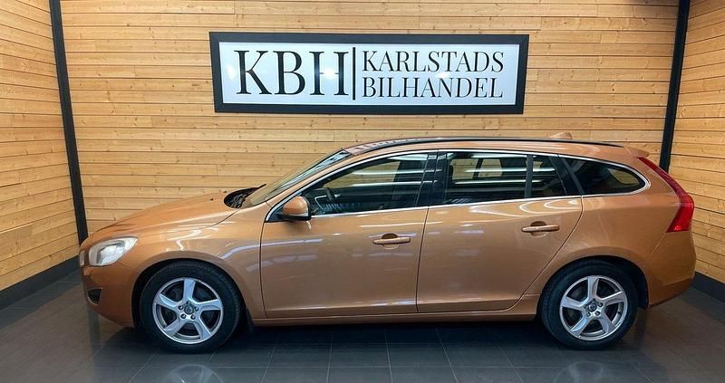 Brun Begagnad 2012 Volvo V60 Momentum Kombi | 94 900 kr (Marknadspris) - Bild 1/4