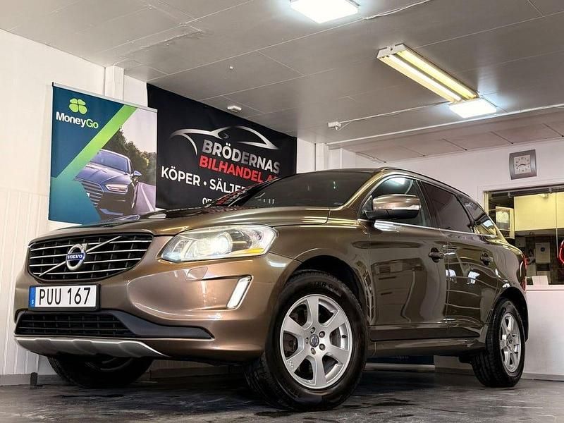 Begagnad Volvo XC60 Momentum 181 HK (133 kW) 2015 Brun SUV