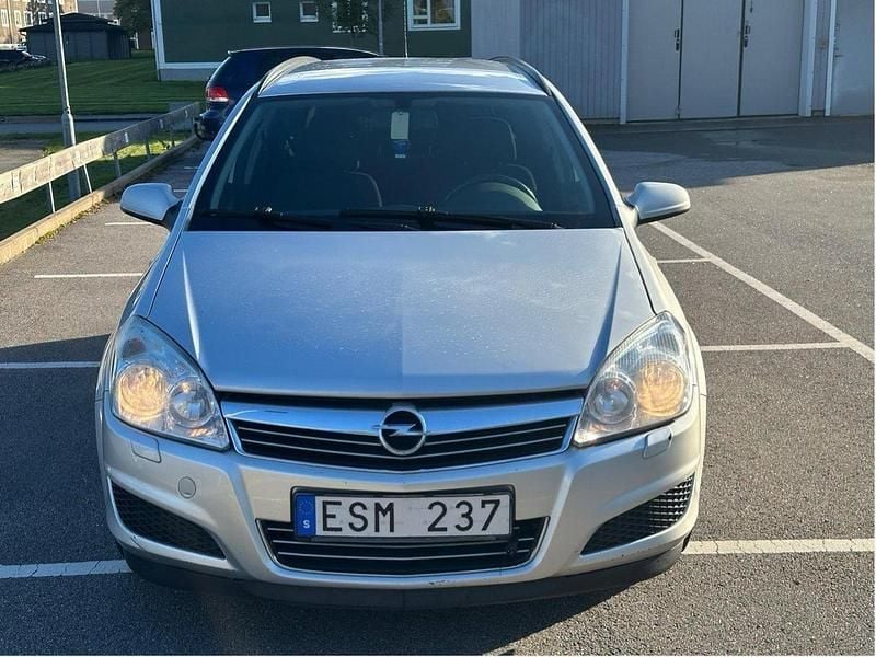 Grå Begagnad 2008 Opel Astra Kombi | 12 000 kr (Marknadspris) - Bild 1/4