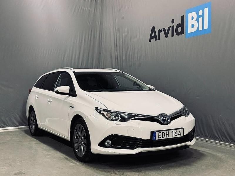 Vit Begagnad 2016 Toyota Auris Touring Sports Active Kombi | 159 500 kr (Marknadspris) - Bild 1/3
