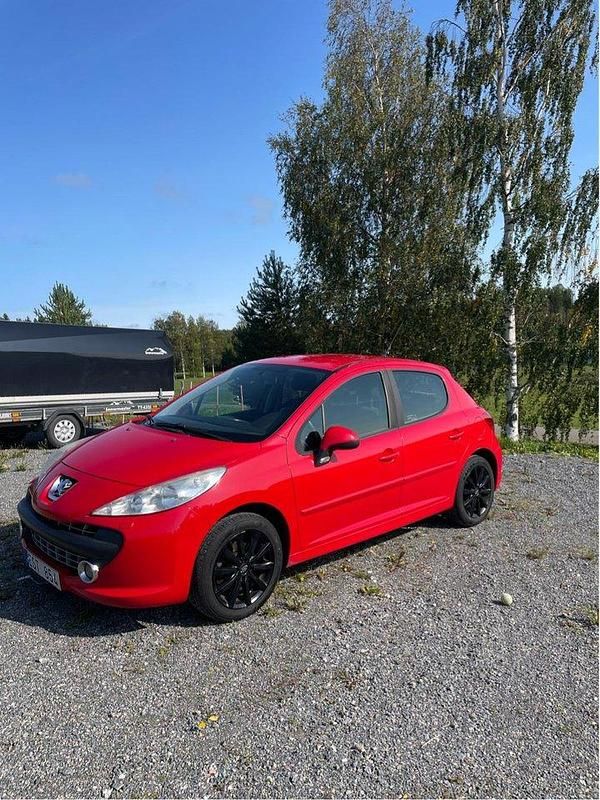 Röd Begagnad 2008 Peugeot 207 Halvkombi | 29 000 kr (Marknadspris) - Bild 1/4