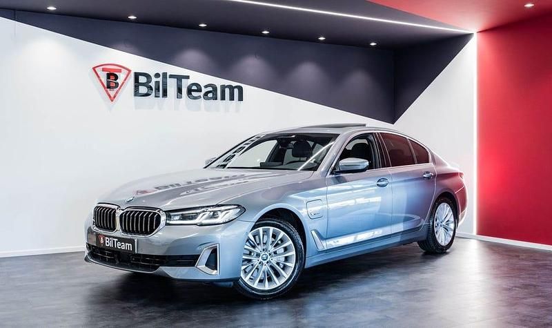 Begagnad BMW 530 Luxury Line 292 HK (214 kW) 2022 Blå Sedan