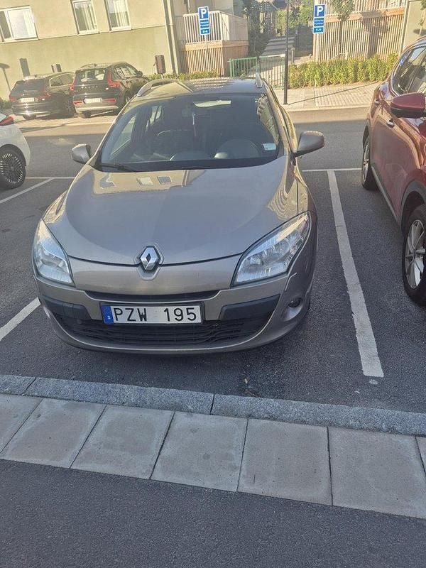 Brun Begagnad 2011 Renault Mégane GrandTour Kombi | 28 000 kr (Bra pris) - Bild 1/1