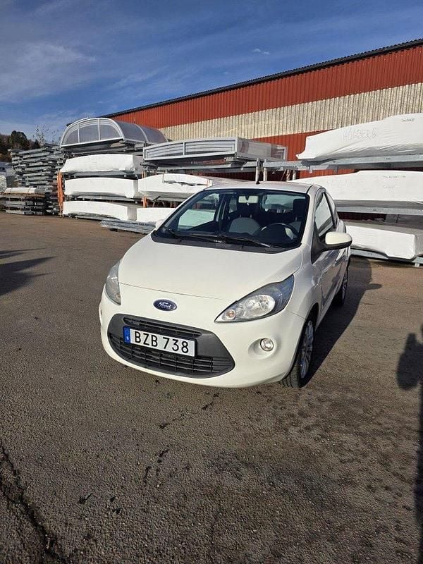 Vit Begagnad 2011 Ford Ka Titanium Halvkombi | 22 000 kr (Lite dyr) - Bild 1/4