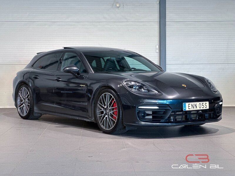 Mörkgrå Begagnad 2021 Porsche Panamera 4 Sport Turismo Sedan | 774 900 kr (Lite dyr) - Bild 1/4