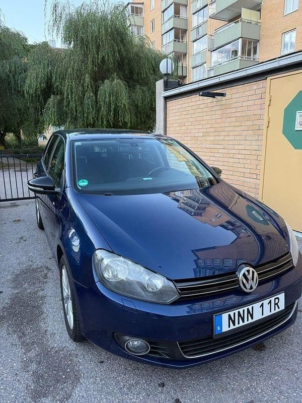 Blå Begagnad 2012 VW Golf VII Trendline Halvkombi | 55 000 kr (Superpris) - Bild 1/4