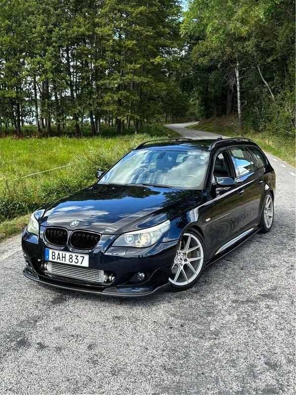 Blå Begagnad 2005 BMW 535 M Sport Kombi | 99 000 kr (Marknadspris) - Bild 1/4