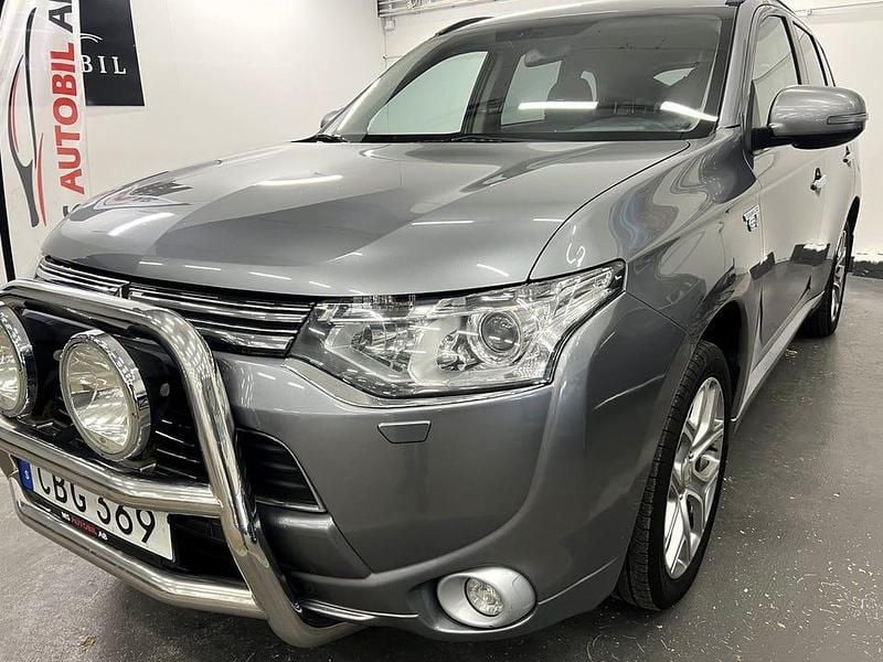 Begagnad Mitsubishi Outlander 203 HK (149 kW) 2014 Grå SUV