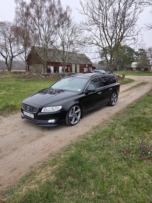 Svart Begagnad 2015 Volvo V70 Momentum Kombi | 94 000 kr (Superpris) - Bild 1/4