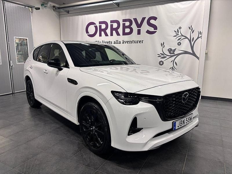 Vit Ny 2025 Mazda CX-60 Homura-Line SUV | 569 900 kr (Marknadspris) - Bild 1/4