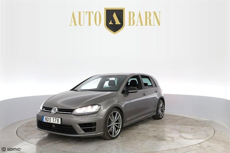 Grå Begagnad 2016 VW Golf VII R Halvkombi | 234 700 kr (Marknadspris) - Bild 1/4