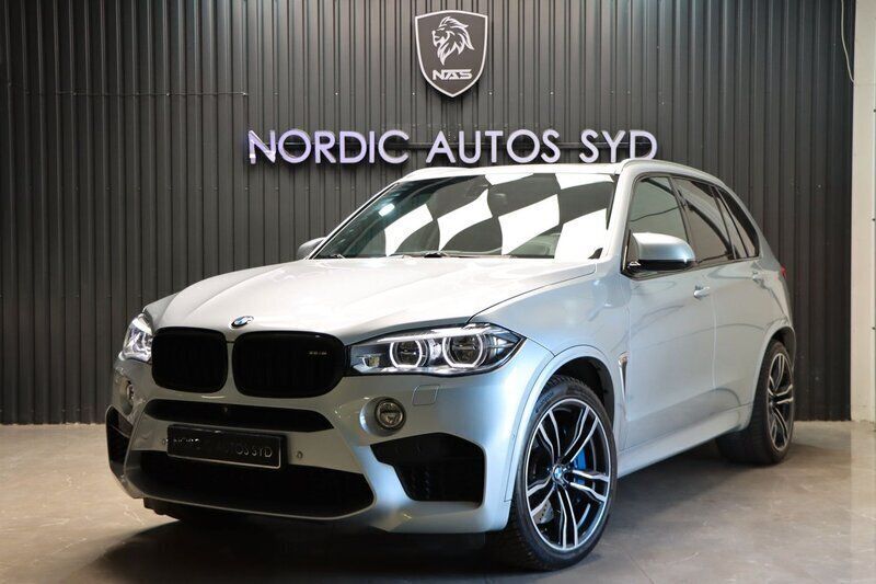 Ljusblå Begagnad 2015 BMW X5 M SUV | 489 900 kr (Bra pris) - Bild 1/4