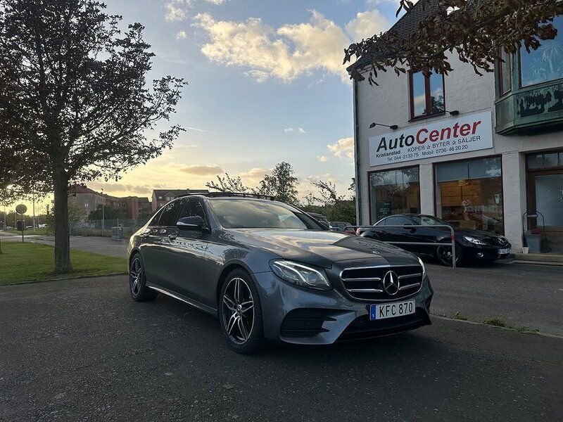 Grå Begagnad 2017 Mercedes E220 AMG Sedan | 319 000 kr (Dyr) - Bild 1/4