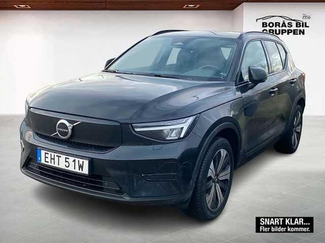 Svart Begagnad 2023 Volvo XC40 Core SUV | 339 000 kr - Bild 1/3