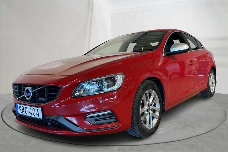 Röd Begagnad 2015 Volvo S60 R-Design Sedan | 179 000 kr (Marknadspris) - Bild 1/4