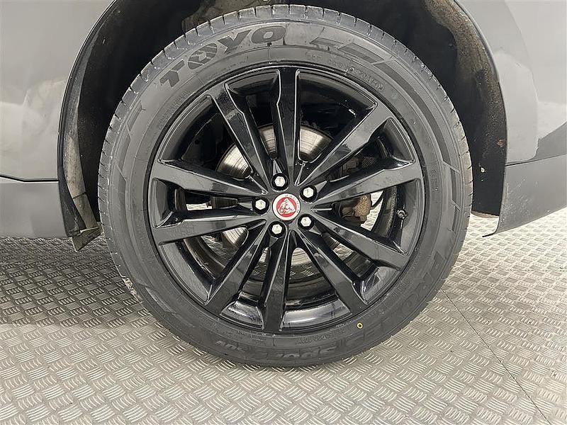 Svart Begagnad 2016 Jaguar F-Pace SUV | 279 800 kr (Dyr) - Bild 1/1